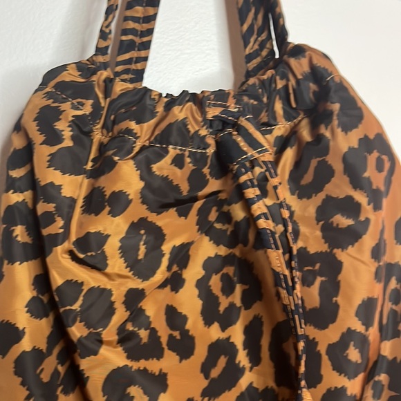 Leopard backpack - Picture 2 of 4